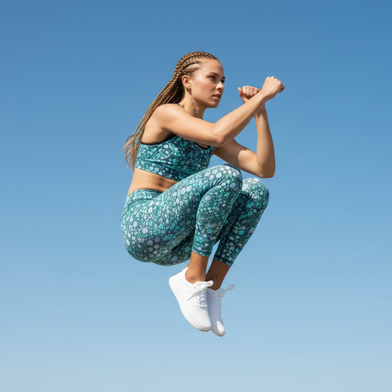 Daisy_Daze_Jump_in_the_air_1x1_web.jpg
