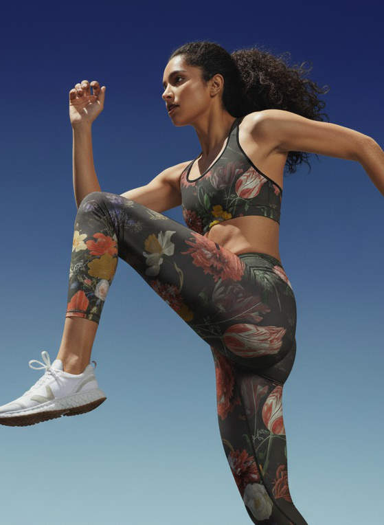 Woman_Running_in_Rijks_Flowers_Set_for_mobile_b53ed1fb-6719-4c0b-97d6-bbc0a4b98225.jpg