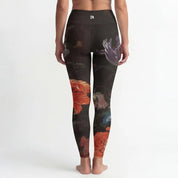 Close-up of backside high-rise yoga leggings with an iconic Rijksmuseum floral print.