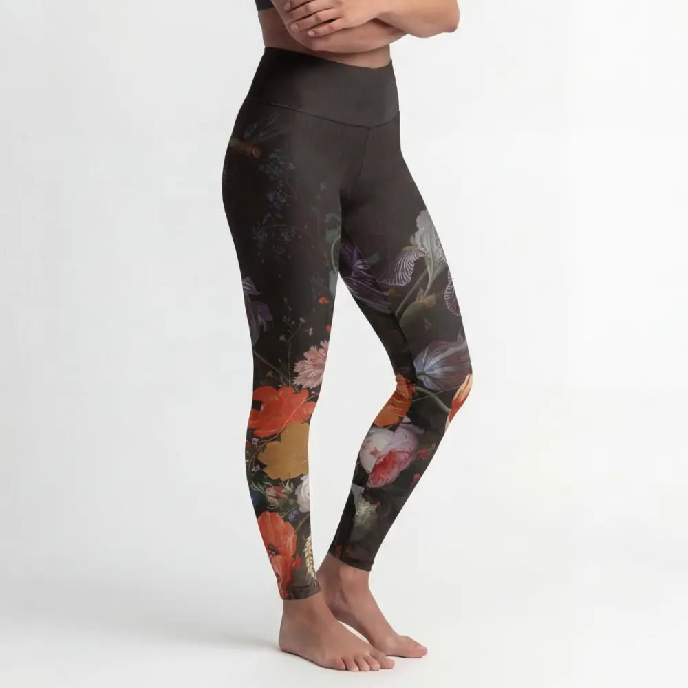 Close-up of high-rise yoga leggings with an iconic Rijksmuseum floral print.